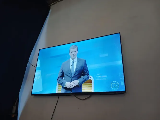 Vendo televisão TCL