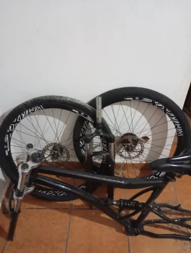 Quadro Caloi com suspensão, aros vmaxx com cubos vzan e mais uma suspensão