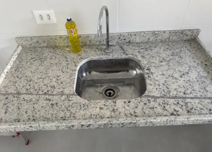Vendo pia com Cuba