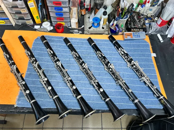 Clarinete em madeira LEIA A DESCRIÇÃO 