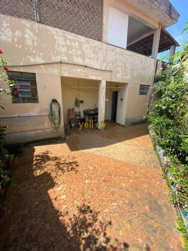 Oportunidade - Sobrado com duas casas independentes e potencial comercial