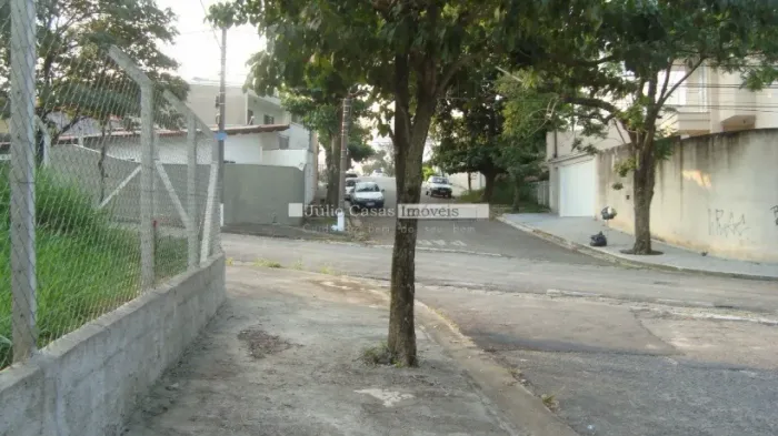 Terreno de esquina no Jardim América