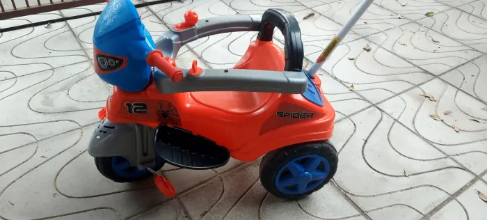 Motoca homem aranha excelente estado