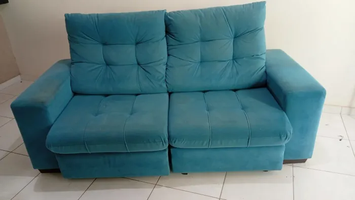 Sofá retrátil azul petróleo 2 lugares