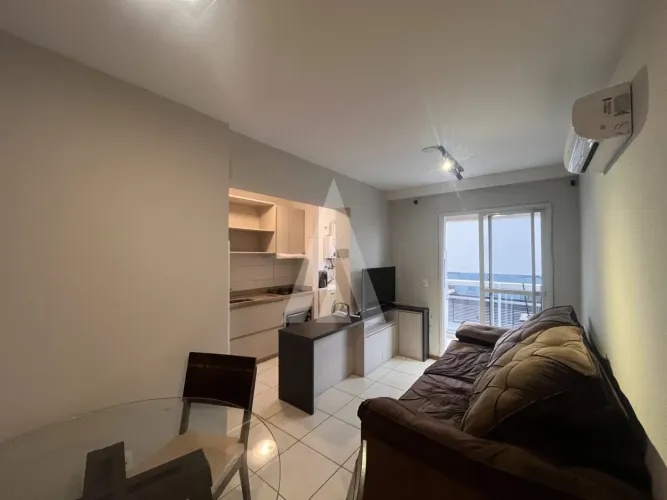 APARTAMENTO COM SUÍTE E MOVEIS SOB MEDIDA NO BAIRRO SANTO ANTÔNIO.