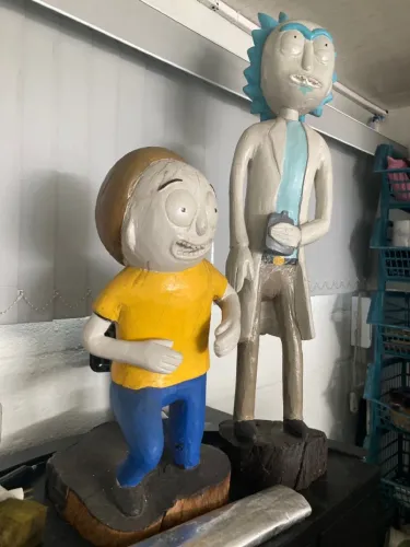 Escultura Ricky and Morty