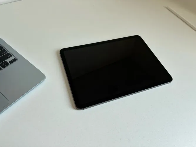iPad Air 5ª Geração M1 - 64GB - Wi-Fi + Cellular 5G + Magic Keyboard (WIWU)