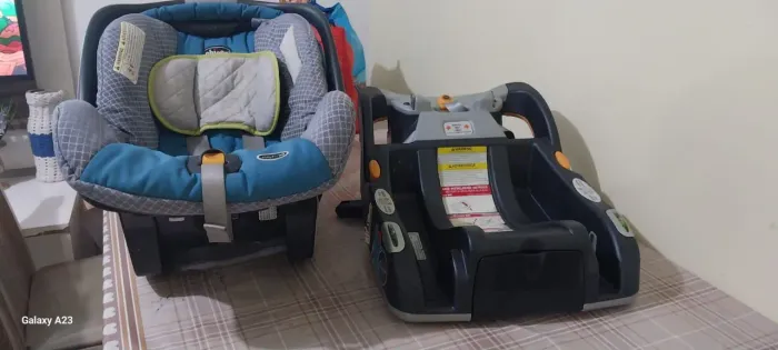 Bebê conforto chicco.