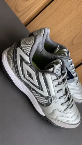 Chuteira Umbro pro 5