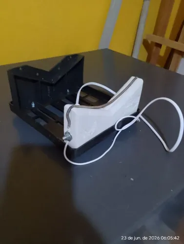 Máquina de cortar garrafa