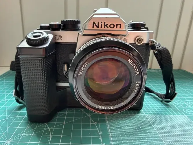 Câmera Analógica Nikon FM2 + Lente Nikkor 50mm f/1.4 Ai + Motor Drive - Usada, bom estado!