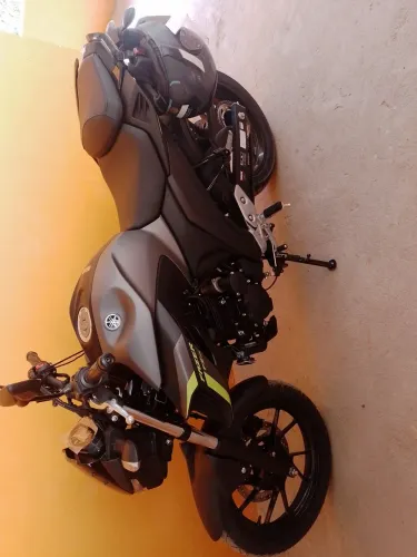 Vende-se ou troco por moto