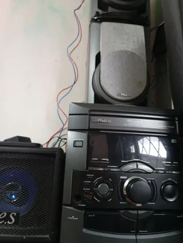 vendo  um rádio e uma caixinha amplificada por 200 reais