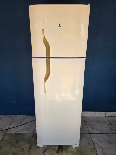 Vendo geladeira Electrolux 