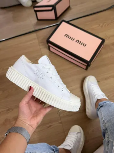 Sapato miu miu branco feminino