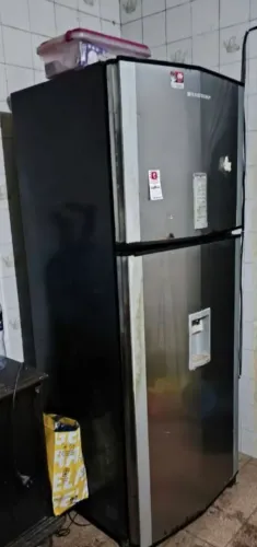 Geladeira para consertar ou retirada de peças