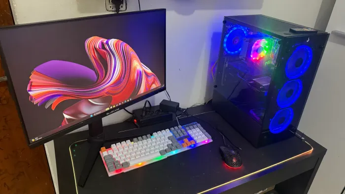PC GAMER COM MONITOR