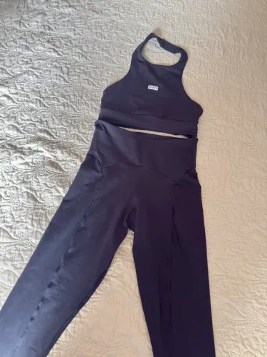 Roupa de Academia.