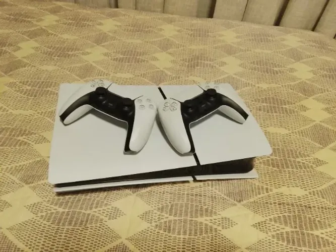 PS5 COM DOIS CONTROLES