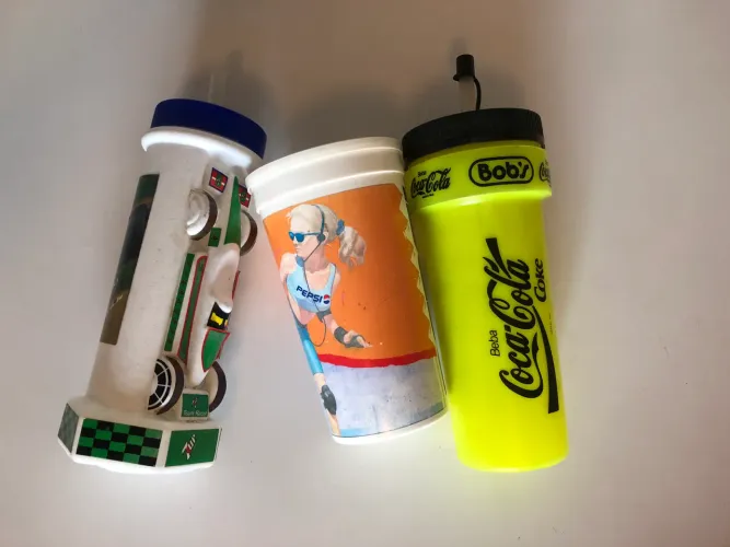 Copos colecionáveis anos 90