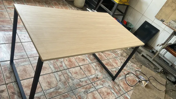 Mesa de jantar ou Office medindo 130 por 75 fabrica entregamos