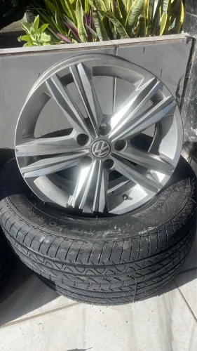 Rodas Seminovo aro 15 de cinco furos, modelo Polo e Fox por apenas R$1800 em 10 vezes