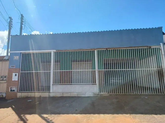 IVENDE-SE CASA BAIRRO SÃO CARLOS GOIÂNIA -GO