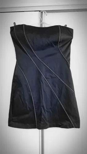 Vendo vestido preto tomara que caia. 