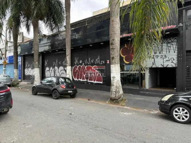 LOJA COM PORTAS DE AÇO EM LOCAL DE GRANDE MOVIMENTO AVENIDA PRINCIPAL ! ÓTIMA OFERTA