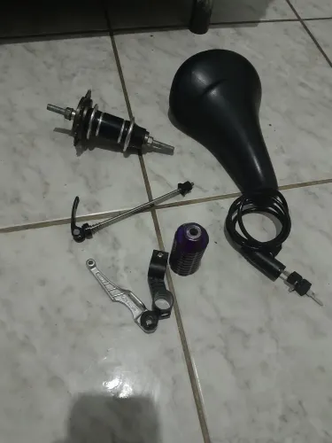 Peças de bicicletas, pra ir embora logo ?
