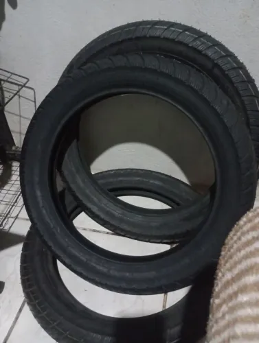 Pneu traseiro de moto 100/90-17 pega na mottu , xtz Cross 150 , e Bros valor 180,00 reais 