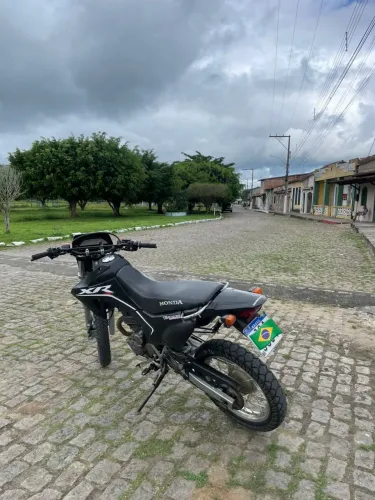Moto Honda Tornado