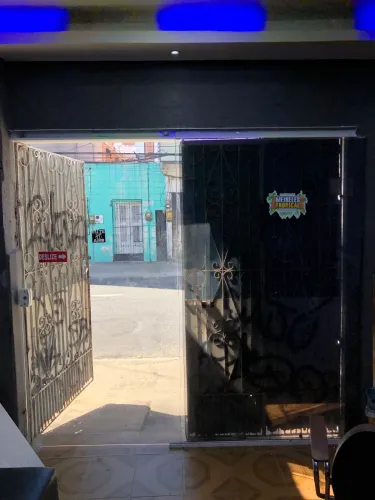 Porta de vidro 2.34 de largura e 2M de altura