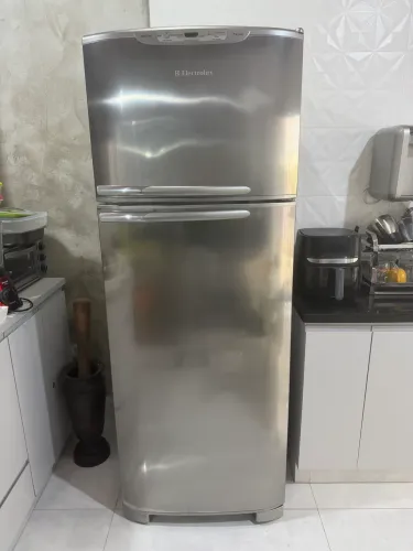 Geladeira DF45x inox Electrolux