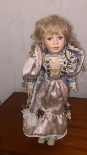 Boneca de porcelana