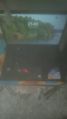 Estou vendo um computador zero!