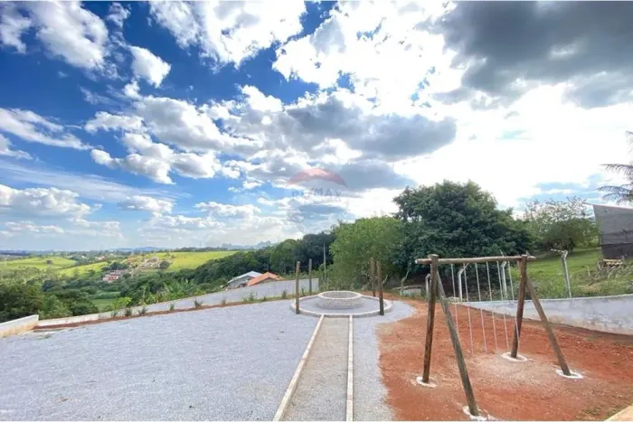 Chácara no Interior de São Paulo com vista permanente, com 4 Suítes. SERÁ ENTREGUE FINALIZ