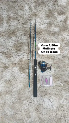 Vara de pesca com molinete e kit de iscas