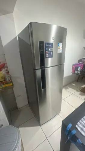 vendo geladeira semi nova