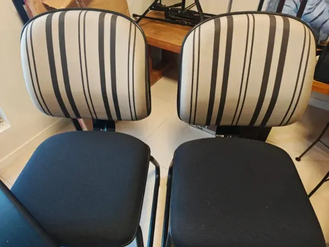 Conjunto com 2 Cadeiras Estofadas - Escritório / Sala