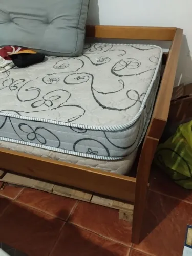 Cama solteiro (madeira estilo sofá)