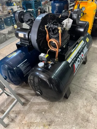 Compressor de Ar Profissional Motomil CMAV 25/250 (Trifásico)