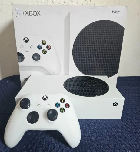 Xbox série S 512GB ( vendo ou troco)