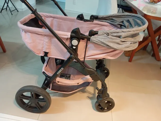 Carrinho de bebê Cosco