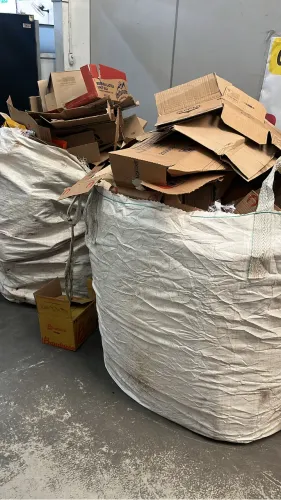 Caixa de papelão, vários tamanhos.