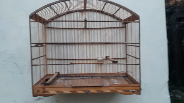 Vendo ótima gaiola bonita. Barata