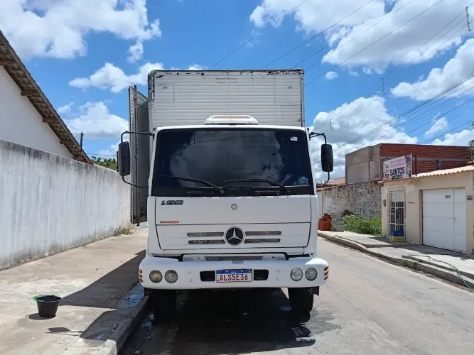 Vendo caminhão 1318 Ano 2004, valor 149.900. Qual quer coisa chama no WhatsApp.