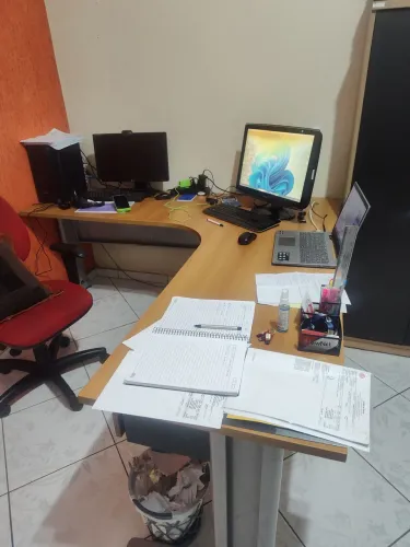 Mesa de escritório super nova.