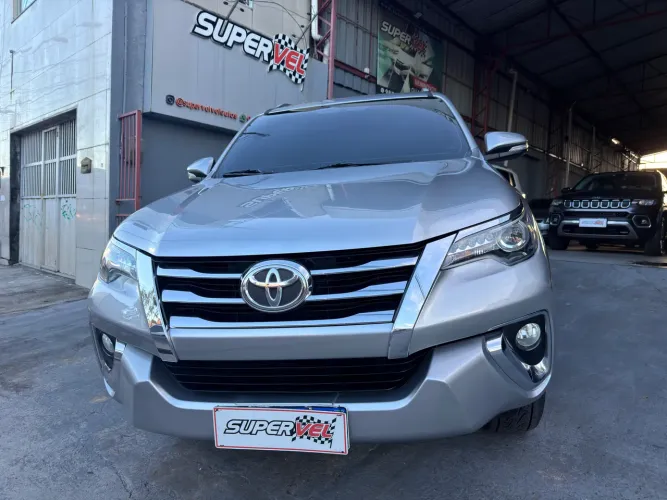 Toyota Hilux SW4 SRX 4X4 2.8 TDI 16V Dies. Aut. 2017