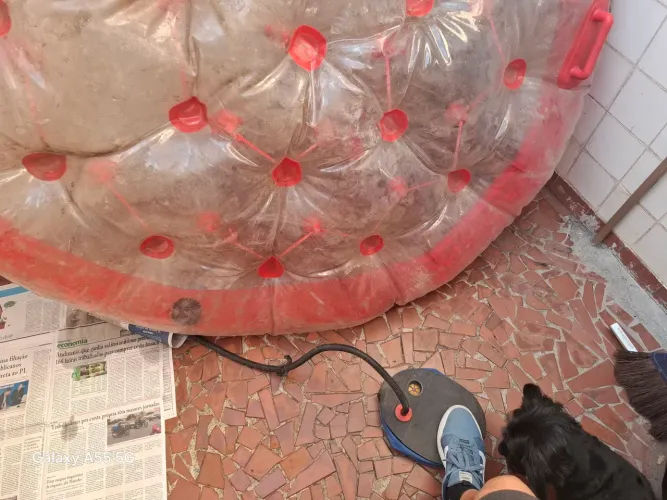 Vendo bote com pequeno furo,se for possível arrumar